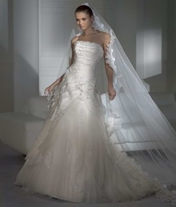 coleccion-pronovias-2009-modelo-hoguera-1[1]
