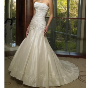 Maggie-Sottero-A-line-Selena-White-2009-63942 (1)