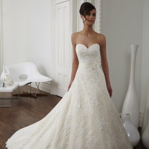 Madeline-Gardner-collezione-2015-volume-7-abito-sposa-Celeste Madeline-Gardner-collezione-2015-volume-7-abito-sposa-Celeste
